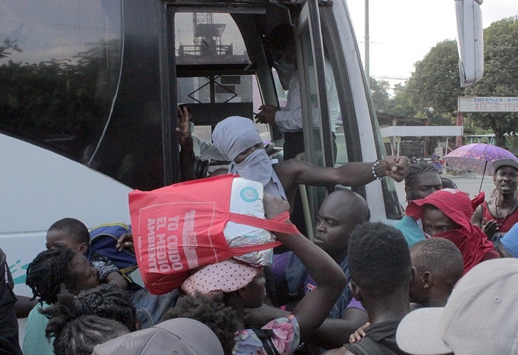 Caravana De Migrantes Se Disuelve Al Entregarse A Autoridades Mexicanas