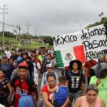 Una Nueva Caravana Con Unos Migrantes Parte Desde La Mexicana