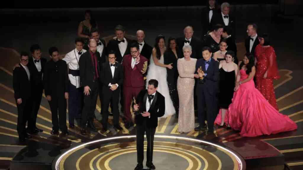 Everything Everywhere All At Once Arrasa En Los Oscar Como La Mejor