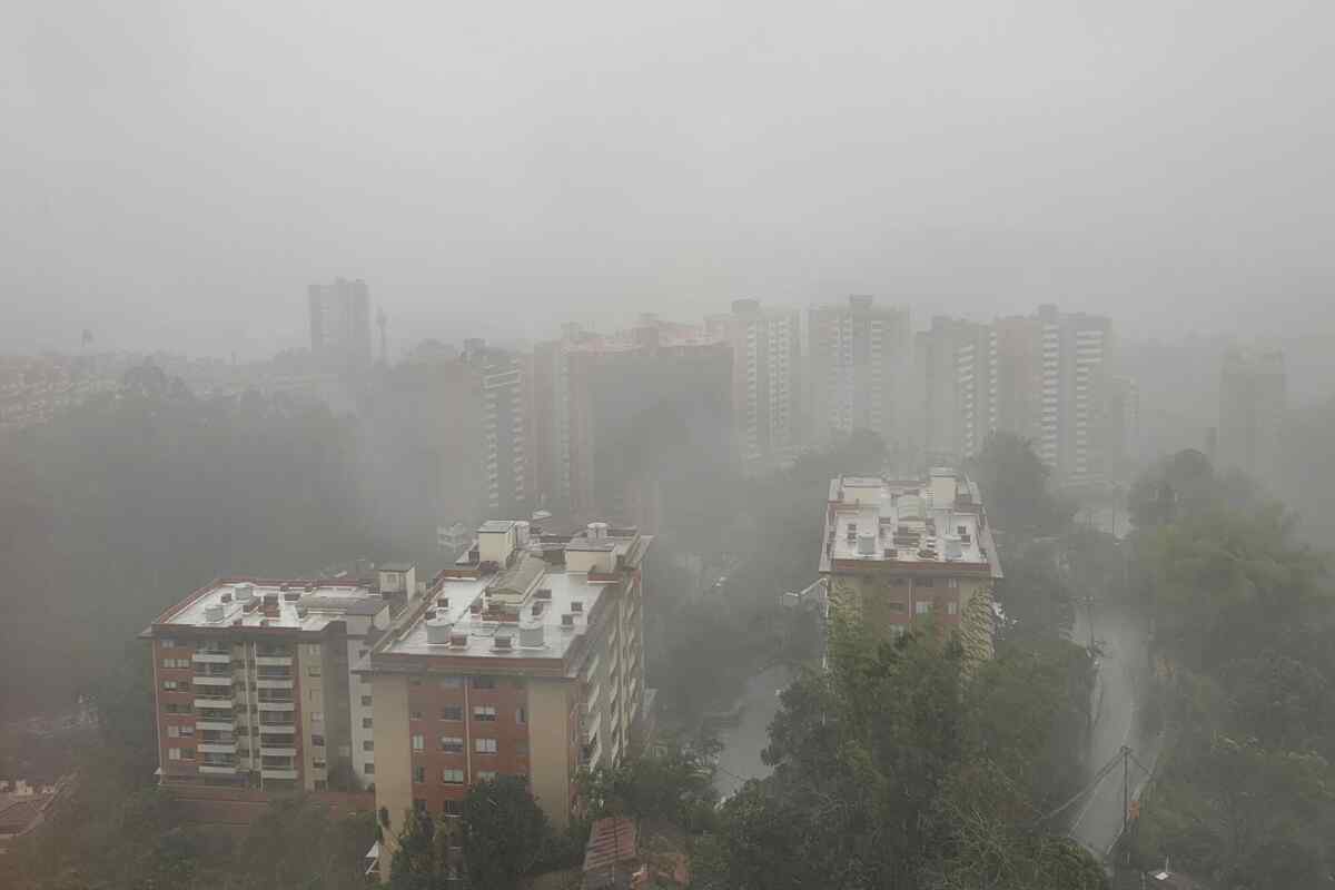 Fuerte Aguacero Azota A Medell N Y Envigado Reporte Del Siata