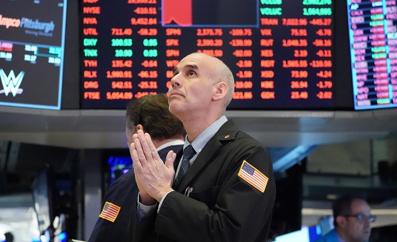 Wall Street abre en rojo y el Dow Jones pierde más de 400 puntos