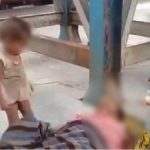 Niño intenta despertar a madre muerta