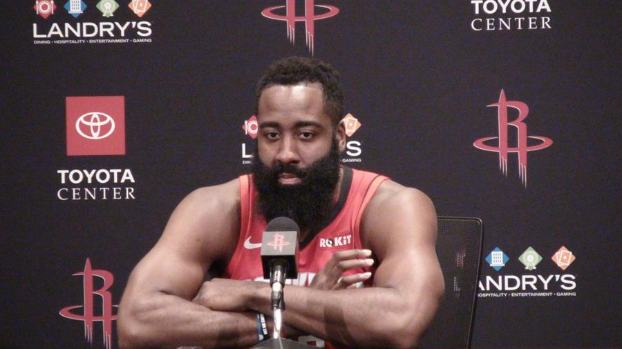 James Harden llega en plenitud de forma y se integra de inmediato a Rockets