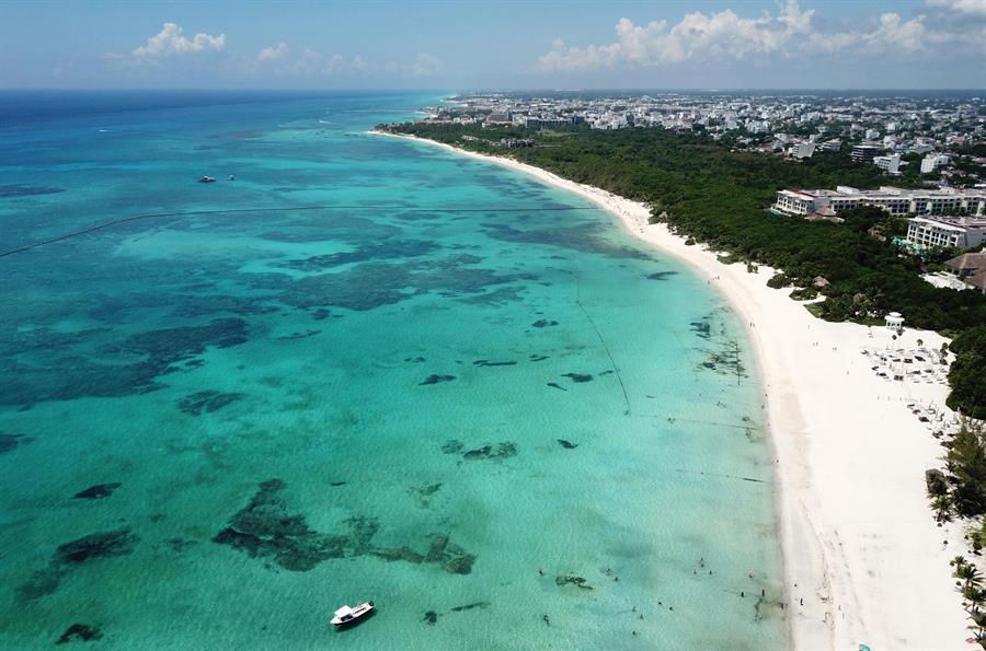 Playa del Carmen, en la Riviera Maya mexicana- abre sus playas públicas