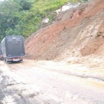 paso a un carril en la vía Los Llanos - Tarazá