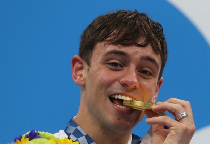 Tom Daley: "Soy gay y campeón olímpico", celebró el clavadista