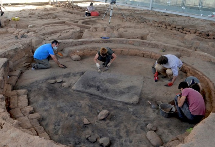 Hallan amuletos de la diosa egipcia Hathor en el cerro donde nació Salamanca