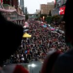 Cientos de manifestantes piden el fin de la ley de lesa majestad en Tailandia