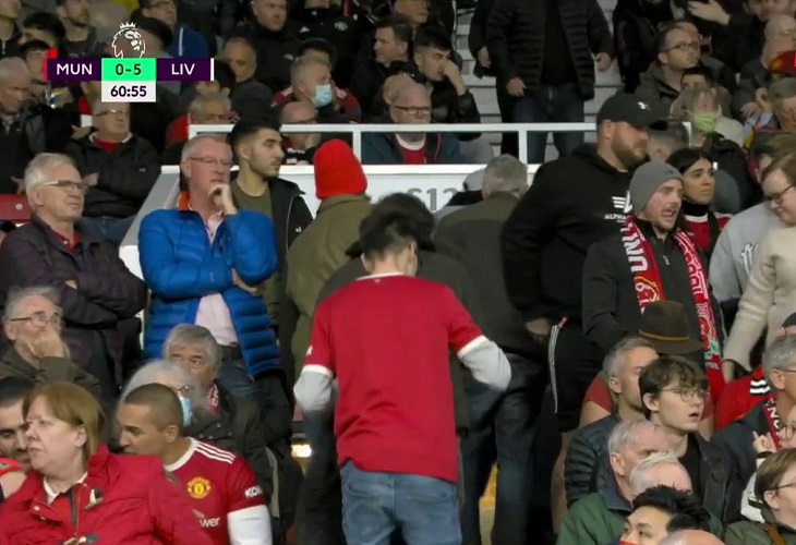 Afición del Manchester United sale de Old Trafford en plena humillación del Liverpool