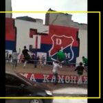 Captan enfrentamiento a machete entre hinchas de Nacional y Medellín, en Itagüí