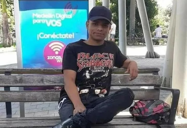 Mamá de joven que cayó al río Medellín pide ayuda para buscarlo