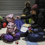 Ciudades polacas acogen ya a miles de refugiados y se vuelcan en su ayuda