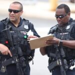 Dos heridos y dos sospechosos detenidos en un tiroteo en una escuela de Miami-Dade