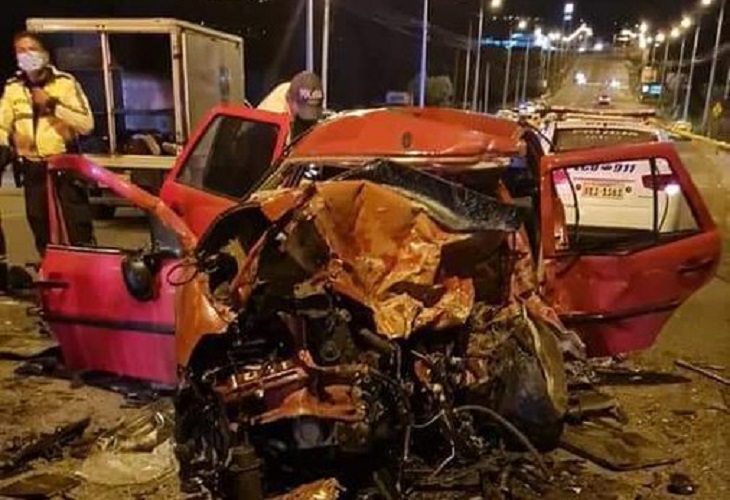 Mueren 5 personas en brutal accidente en la vía Latacunga-Salcedo