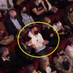 Messi se divierte como un niño en el teatro viendo 'Inmaduros' de Adrián Suar