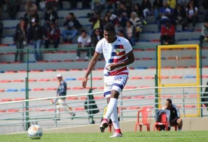 El jugador aficionado Edier Armero murió al desplomarse en una cancha de Bogotá