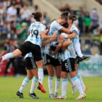 Futbolistas argentinas piden apartar a técnico investigado por FIFA por acoso