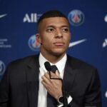 Macron confirma haber aconsejado a Mbappé seguir en Francia