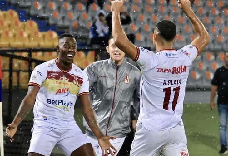 Tolima gana en Medellín y se acerca a su tercera final seguida en Colombia