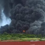 Se mantiene la lucha contra el grave incendio industrial desatado en Cuba