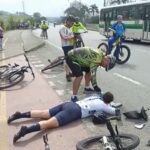 Encuentran carro que atropelló a grupo de ciclistas en la vía Copacabana