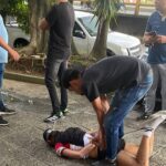 Empelotan a ladrón que atacó a una mujer en sector San Diego de Medellín