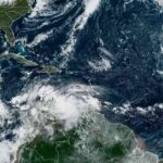 La potencial tormenta tropical Trece cada vez más organizada en el Caribe