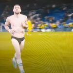 Mateo Kovacic corrió desnudo por Stamford Bridge al término del encuentro entre el Chelsea y el Manchester United.