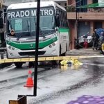 Muere motociclista embestido por bus en vía a San Antonio de Prado, Medellín