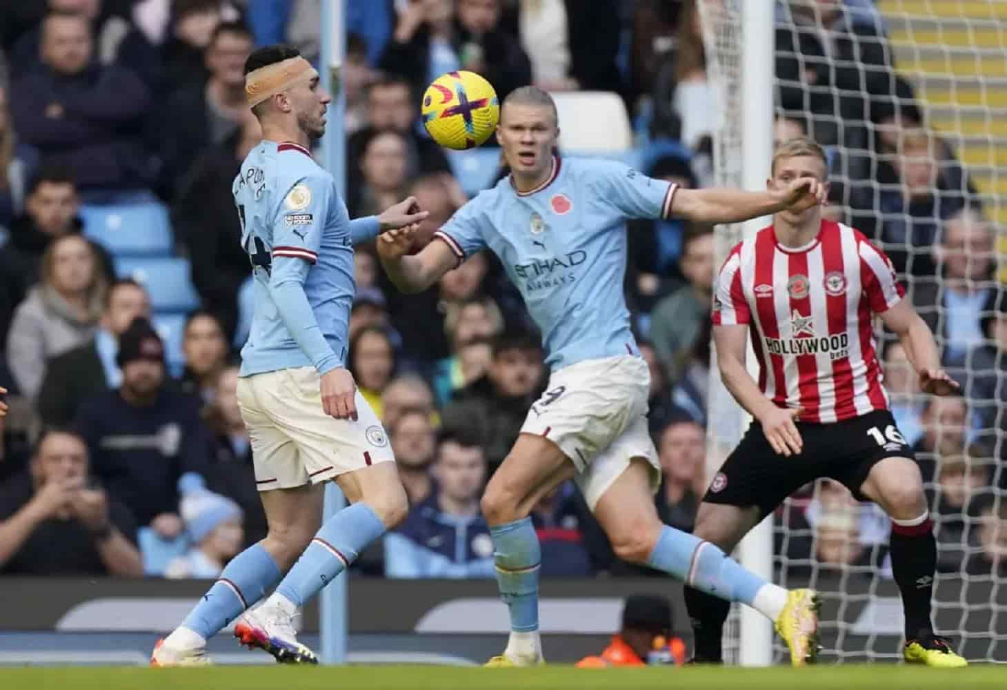 1-2. El Brentford aprovecha el ‘pánico premundialista’ y vence al City