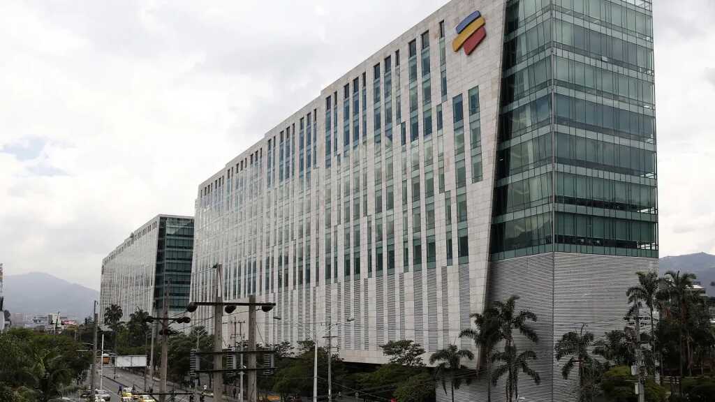 Bancolombia pronostica una bajada del PIB del 7,8 % en 2022 al 0,9 % en 2023