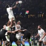 Inglaterra empata 25-25 ante los All Blacks con tres ensayos al final