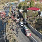 Mueren 7 personas en choque de bus contra camiones, en Turquía