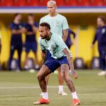 Neymar se entrena con el grupo