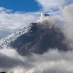 Geofísico de Ecuador detecta brillo en el cráter del volcán Cotopaxi