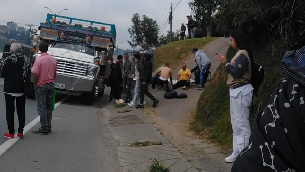 Guarne- choque de bus chachafruto con escalera- deja un muerto