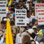 Participación masiva en las marchas contra las reformas de Petro en Colombia--Rutas y Horarios de las Marchas del 21 de Abril: Lo Que Debe Saber