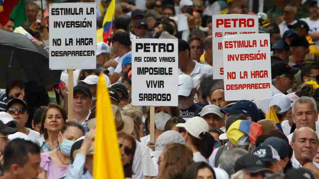 Participación masiva en las marchas contra las reformas de Petro en Colombia--Rutas y Horarios de las Marchas del 21 de Abril: Lo Que Debe Saber