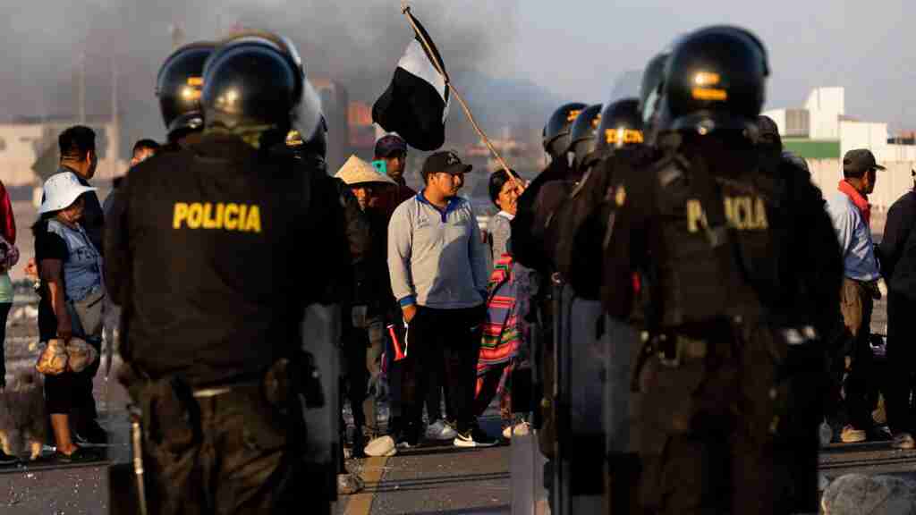 Cinco heridos en nueva jornada de protestas al sur de Perú