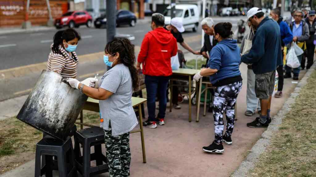 Cómo impactó la inflación y la crisis en el aumento de la pobreza en Argentina