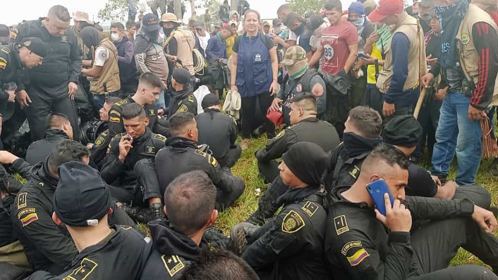 Policía colombiano muere en retención indígena en San Vicente del Caguán