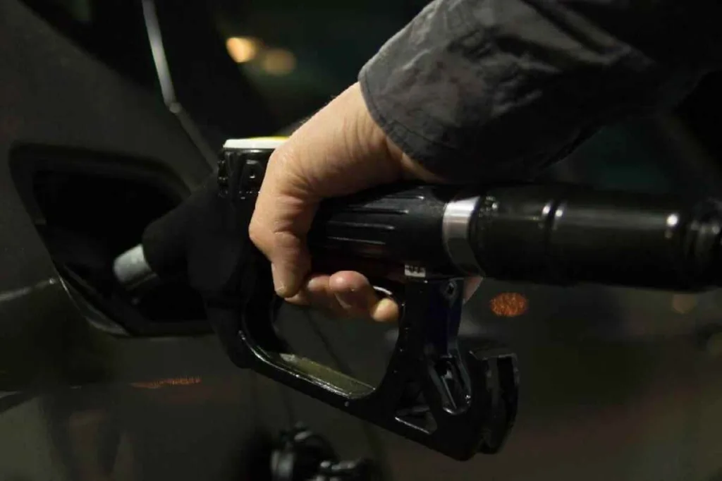 ¿Por qué el precio de la gasolina seguirá subiendo en Colombia hasta 2026?