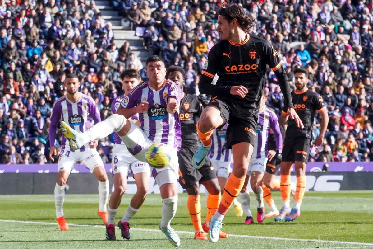 El Valencia, a huir del descenso ante un Valladolid lanzado a la salvación