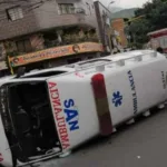 accidente ambulancia: Siniestro vial en Itagüí deja heridos a personal médico y paciente