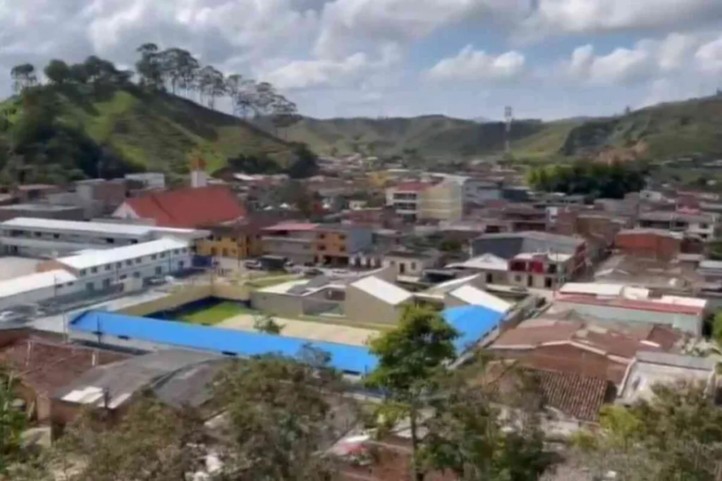 Hombre muerto con cartel tras homicidio de adolescente en Gómez Plata: ¿Venganza?