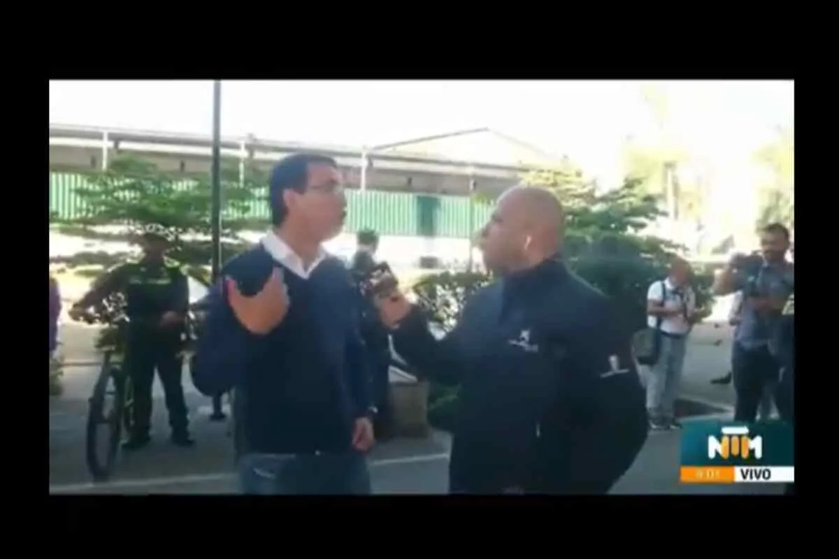 Juan David palacio cardona: ¿Director del Área Metropolitana estaba borracho en plena rueda de prensa?