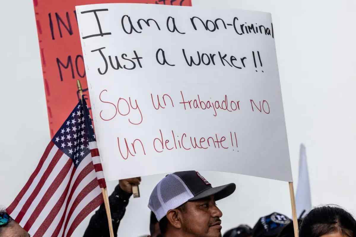 Marcha de la unidad en Florida en rechazo a la ley de migración impulsada por el gobernador Ron DeSantis