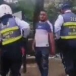 Polémica por video de guarda de Tránsito que saca una supuesta arma en Cali