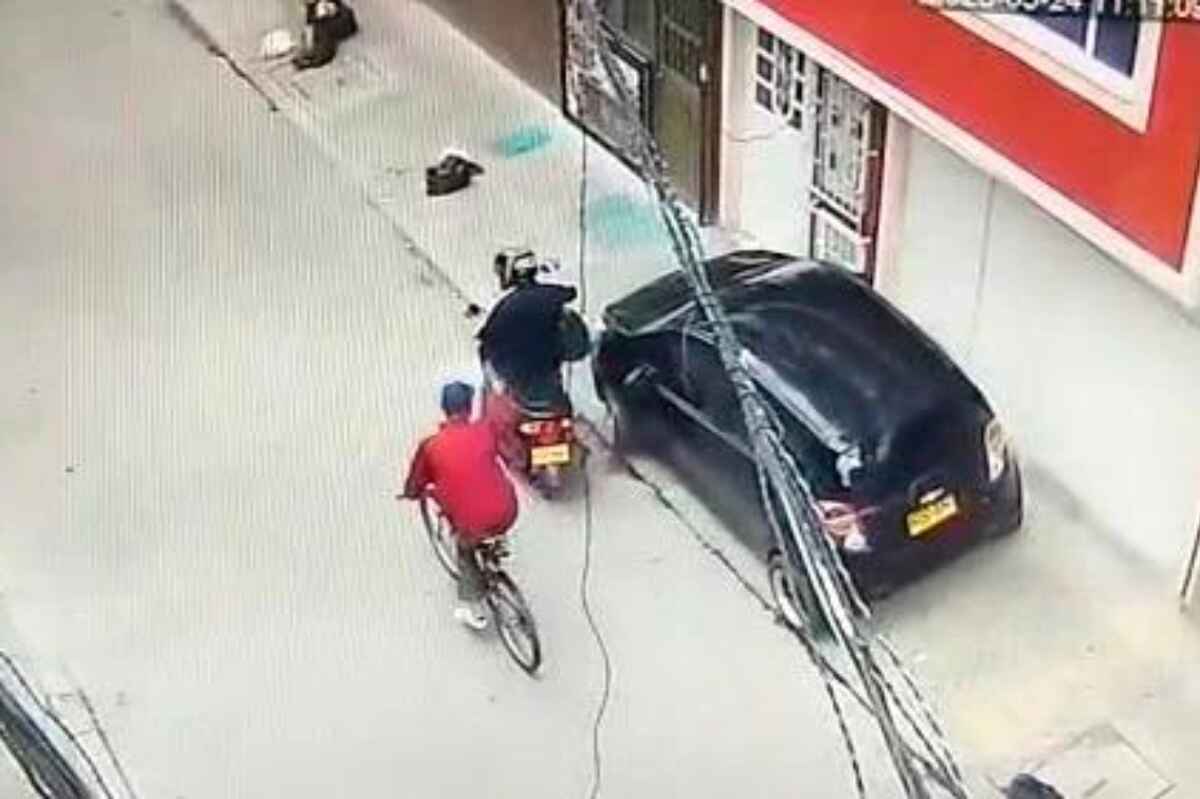 Motociclista es abatido por sicario en bicicleta en una calle de Engativá