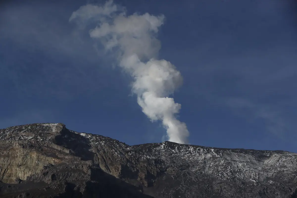 El volcán Nevado del Ruiz disminuye su actividad y pasa a alerta amarilla